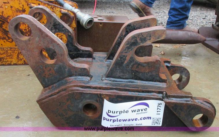 image for item I1776 Caterpillar quick attach