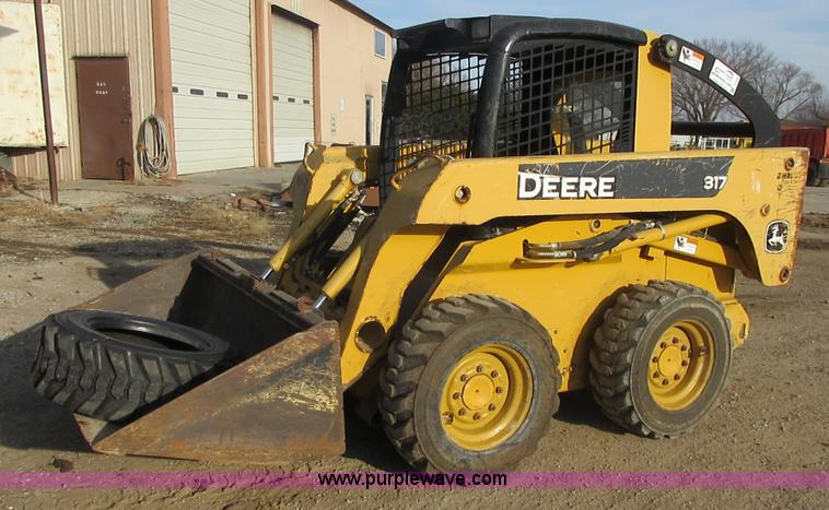 image for item I1798 2009 John Deere 317 skid steer