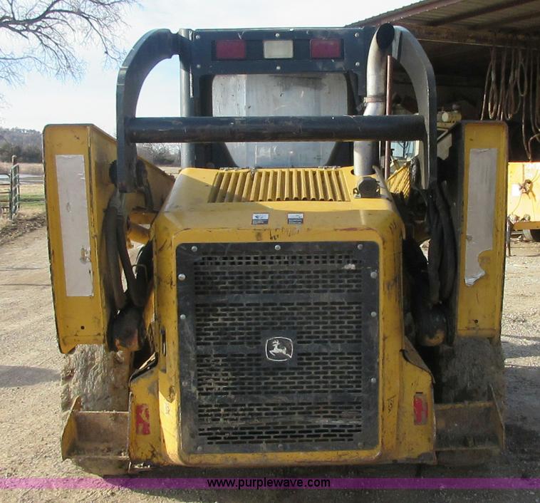 image for item I1801 2005 John Deere 325 skid steer