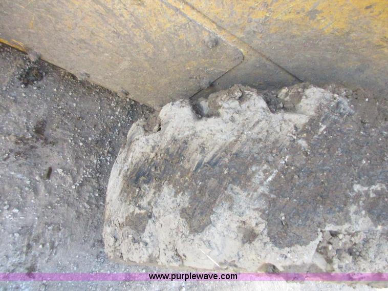 image for item I1801 2005 John Deere 325 skid steer