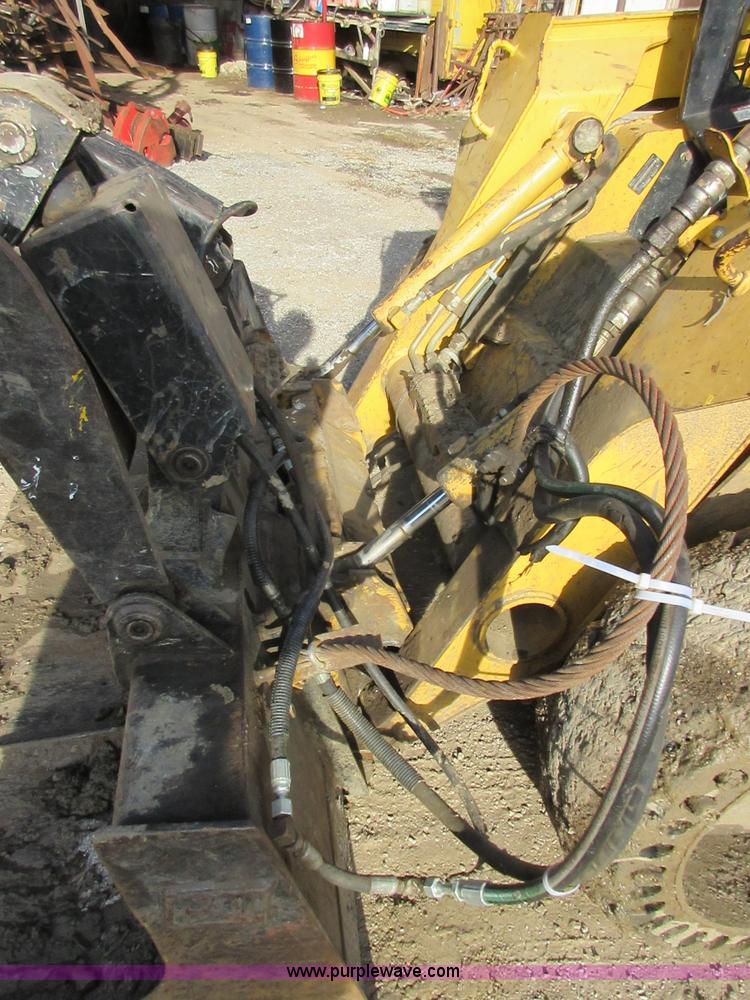 image for item I1801 2005 John Deere 325 skid steer