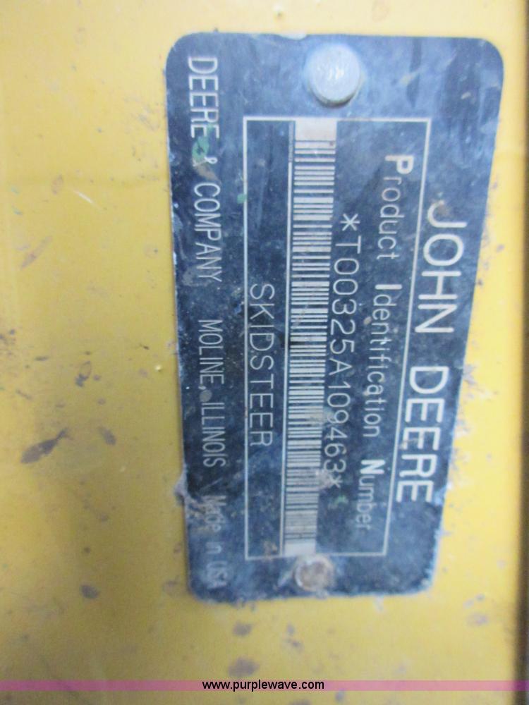 image for item I1801 2005 John Deere 325 skid steer