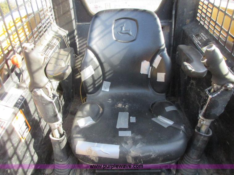 image for item I1801 2005 John Deere 325 skid steer