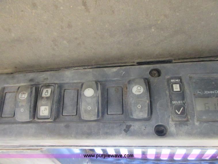 image for item I1801 2005 John Deere 325 skid steer