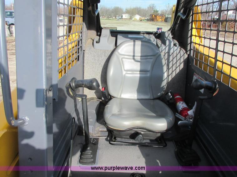 image for item I1820 2006 Gehl 4640 skid steer