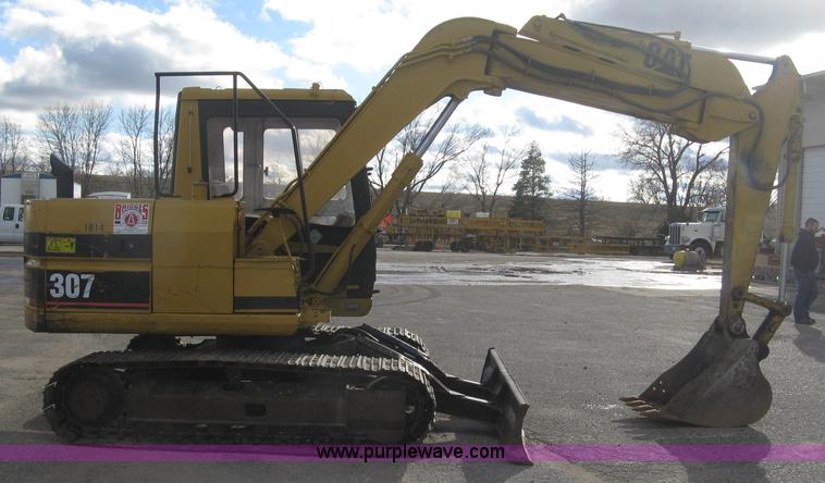image for item J2973 1998 Caterpillar 307 mini excavator