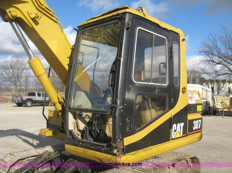 image for item J2973 1998 Caterpillar 307 mini excavator