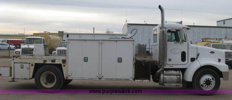 image for item J2975 2002 Peterbilt 330 service truck