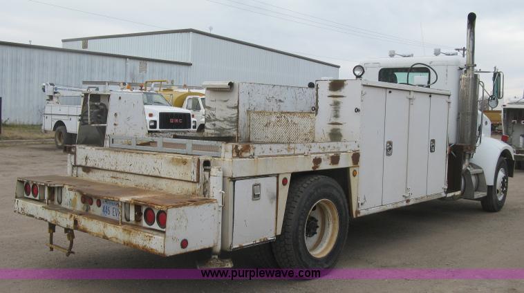 image for item J2975 2002 Peterbilt 330 service truck