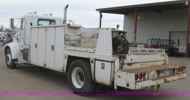 image for item J2975 2002 Peterbilt 330 service truck