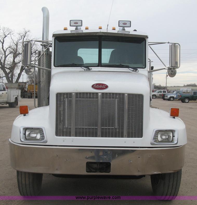 image for item J2975 2002 Peterbilt 330 service truck