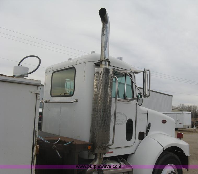 image for item J2975 2002 Peterbilt 330 service truck