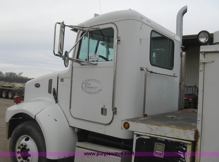 image for item J2975 2002 Peterbilt 330 service truck