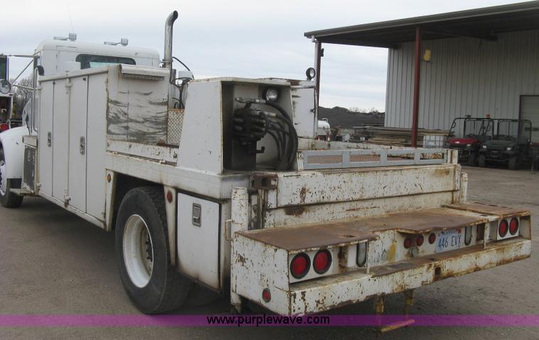 image for item J2975 2002 Peterbilt 330 service truck