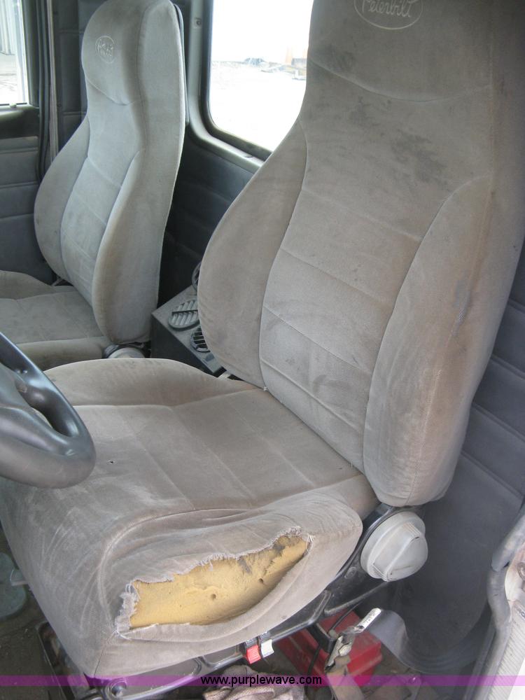 image for item J2975 2002 Peterbilt 330 service truck