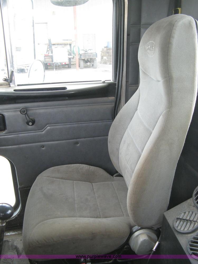 image for item J2975 2002 Peterbilt 330 service truck