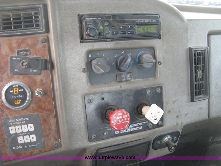 image for item J2975 2002 Peterbilt 330 service truck