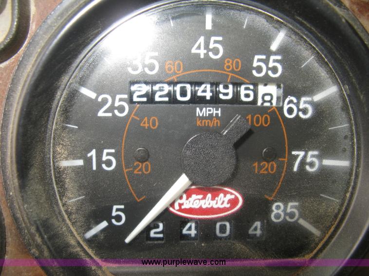 image for item J2975 2002 Peterbilt 330 service truck