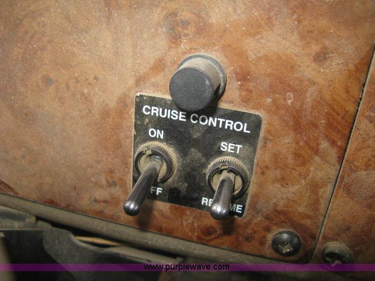 image for item J2975 2002 Peterbilt 330 service truck