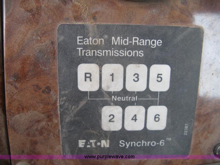 image for item J2975 2002 Peterbilt 330 service truck