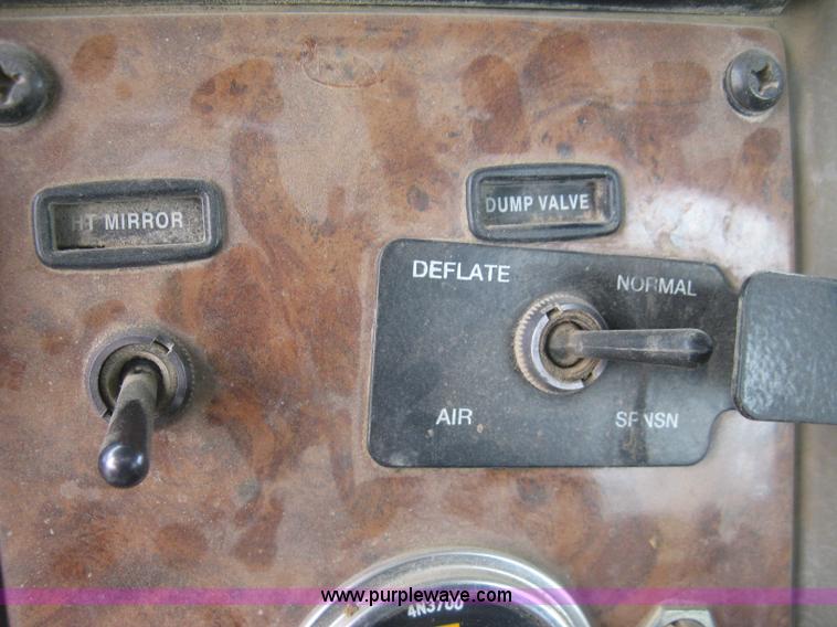 image for item J2975 2002 Peterbilt 330 service truck