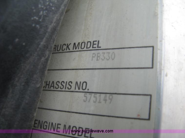 image for item J2975 2002 Peterbilt 330 service truck