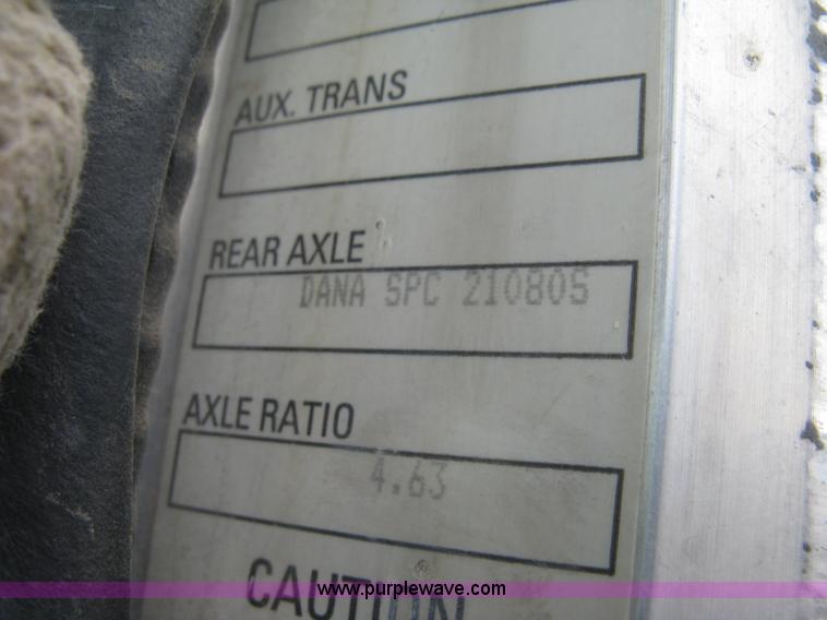 image for item J2975 2002 Peterbilt 330 service truck