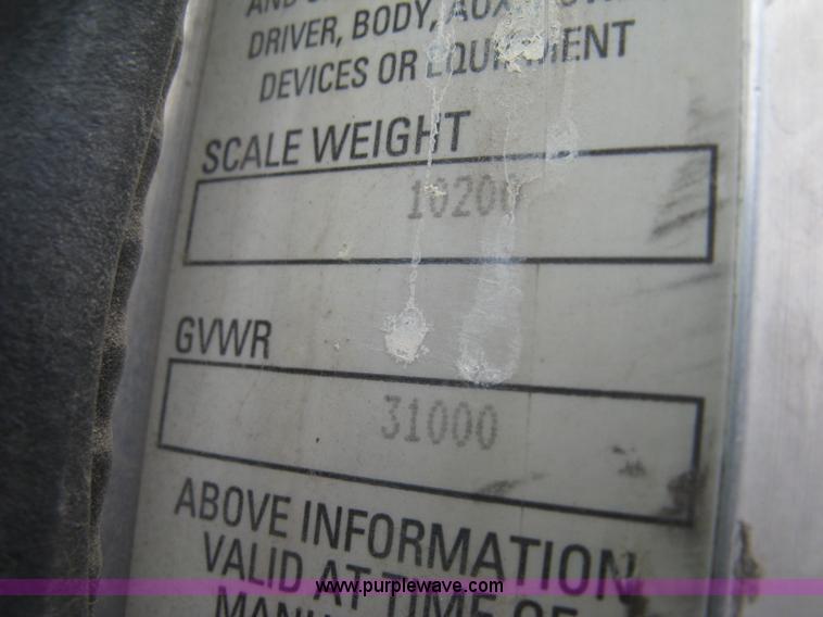 image for item J2975 2002 Peterbilt 330 service truck