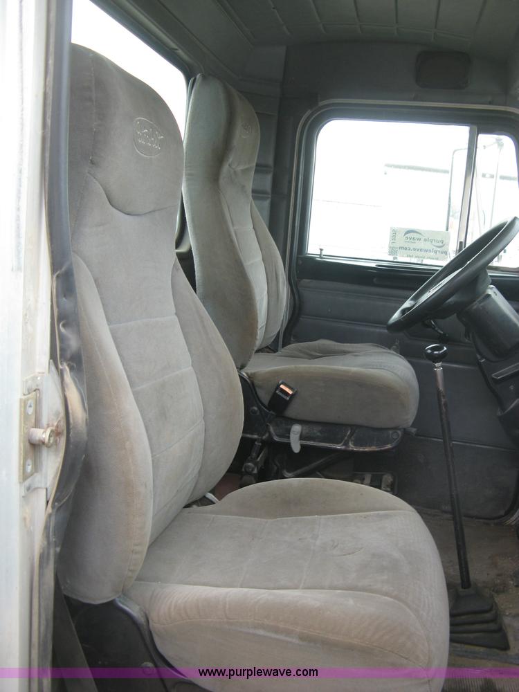 image for item J2975 2002 Peterbilt 330 service truck