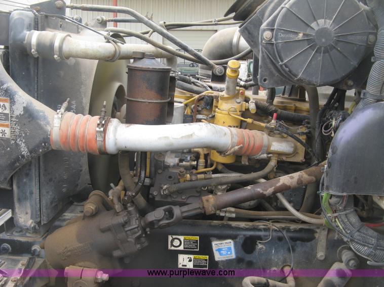 image for item J2975 2002 Peterbilt 330 service truck