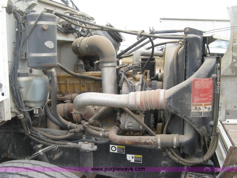 image for item J2975 2002 Peterbilt 330 service truck