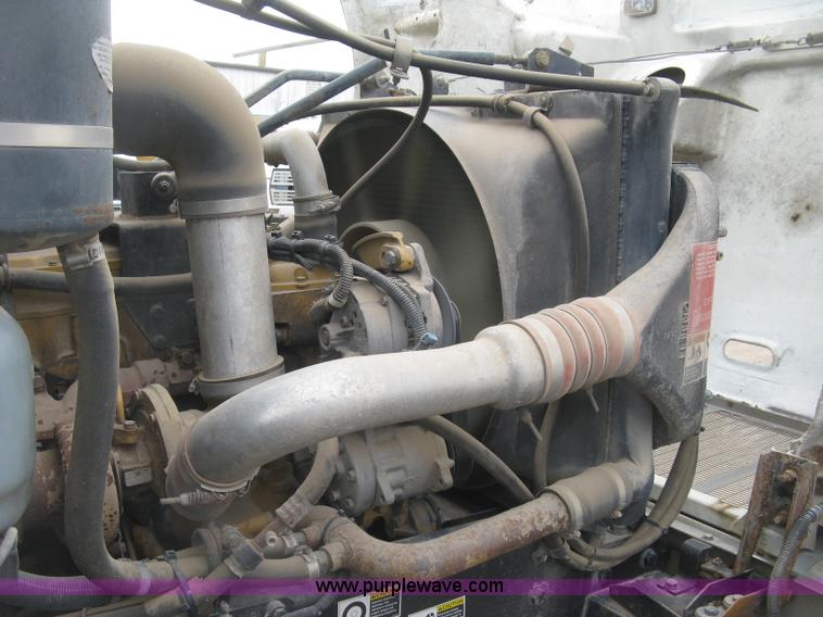 image for item J2975 2002 Peterbilt 330 service truck