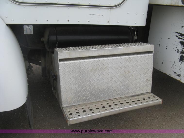 image for item J2975 2002 Peterbilt 330 service truck