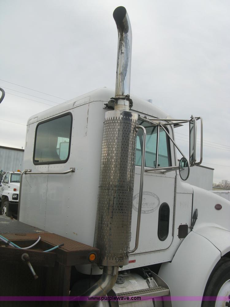 image for item J2975 2002 Peterbilt 330 service truck
