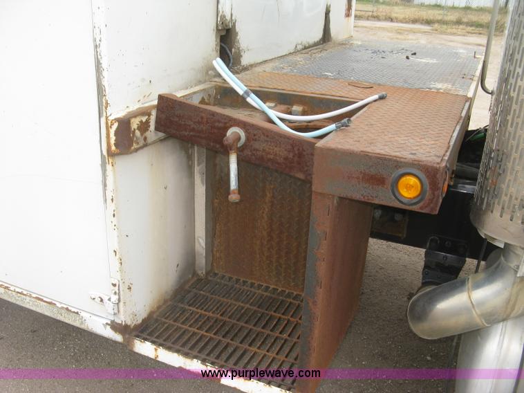 image for item J2975 2002 Peterbilt 330 service truck