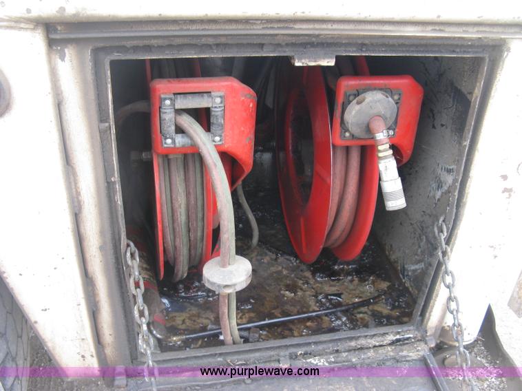 image for item J2975 2002 Peterbilt 330 service truck