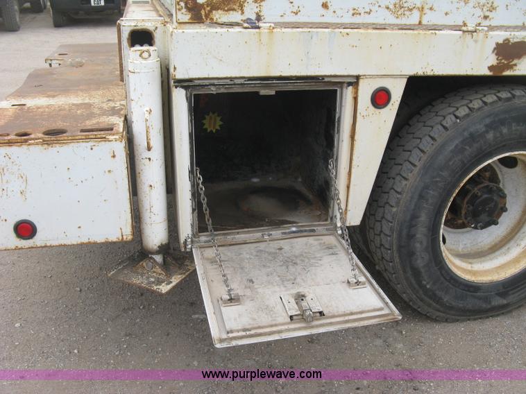 image for item J2975 2002 Peterbilt 330 service truck