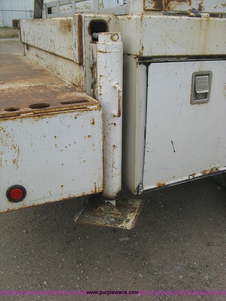 image for item J2975 2002 Peterbilt 330 service truck