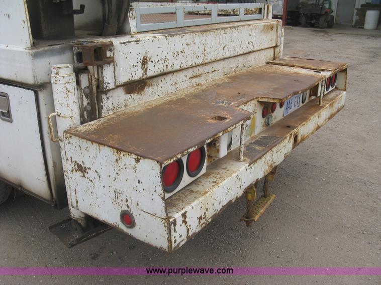 image for item J2975 2002 Peterbilt 330 service truck