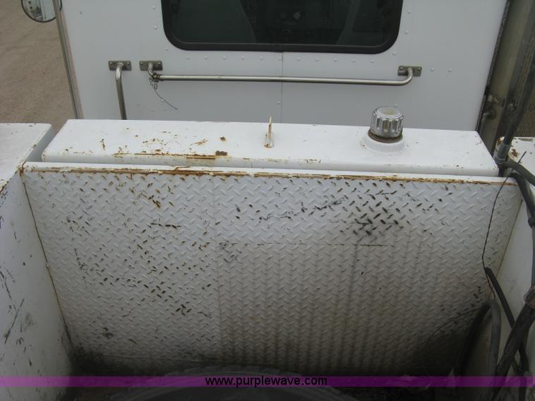 image for item J2975 2002 Peterbilt 330 service truck