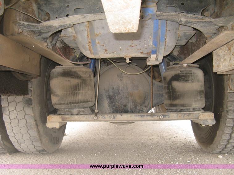 image for item J2975 2002 Peterbilt 330 service truck