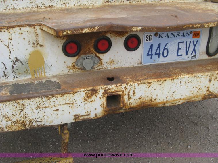 image for item J2975 2002 Peterbilt 330 service truck