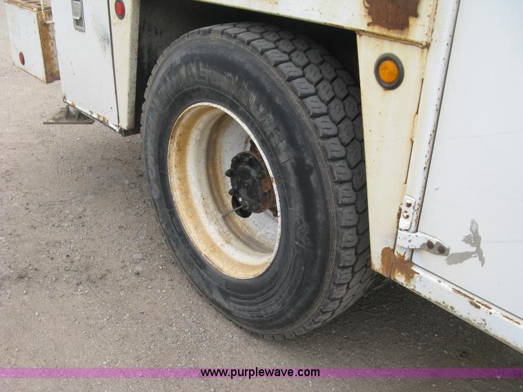 image for item J2975 2002 Peterbilt 330 service truck