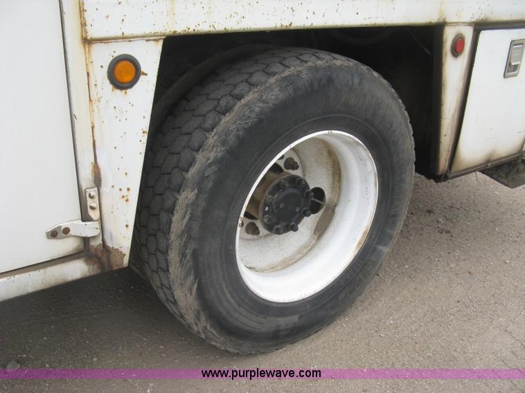 image for item J2975 2002 Peterbilt 330 service truck