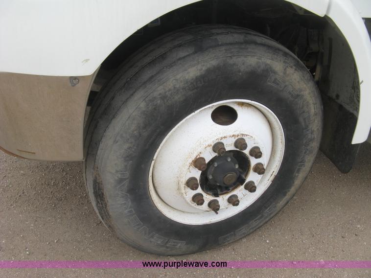 image for item J2975 2002 Peterbilt 330 service truck