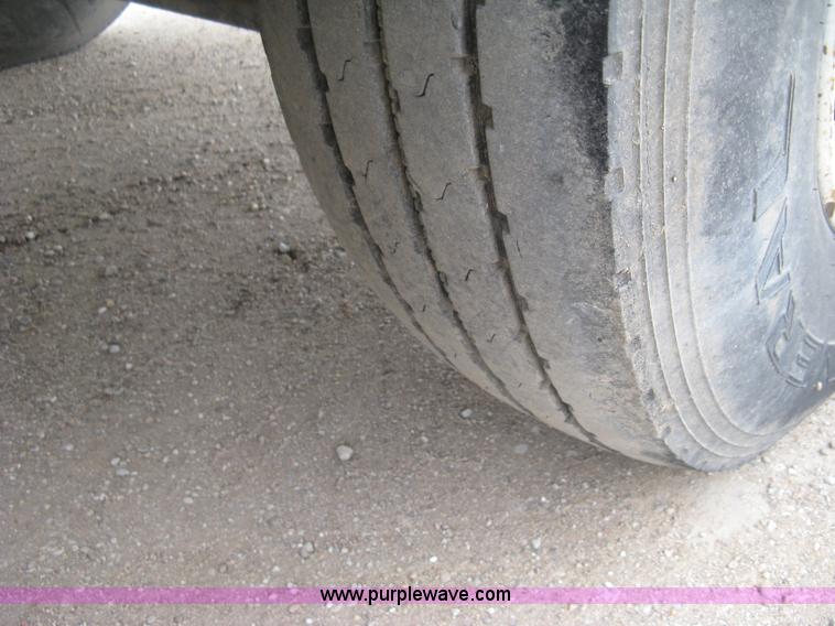 image for item J2975 2002 Peterbilt 330 service truck