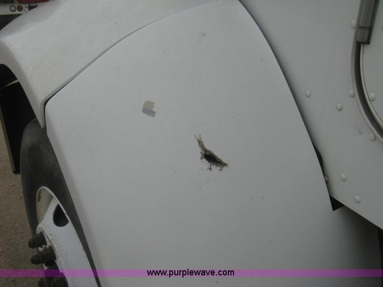 image for item J2975 2002 Peterbilt 330 service truck