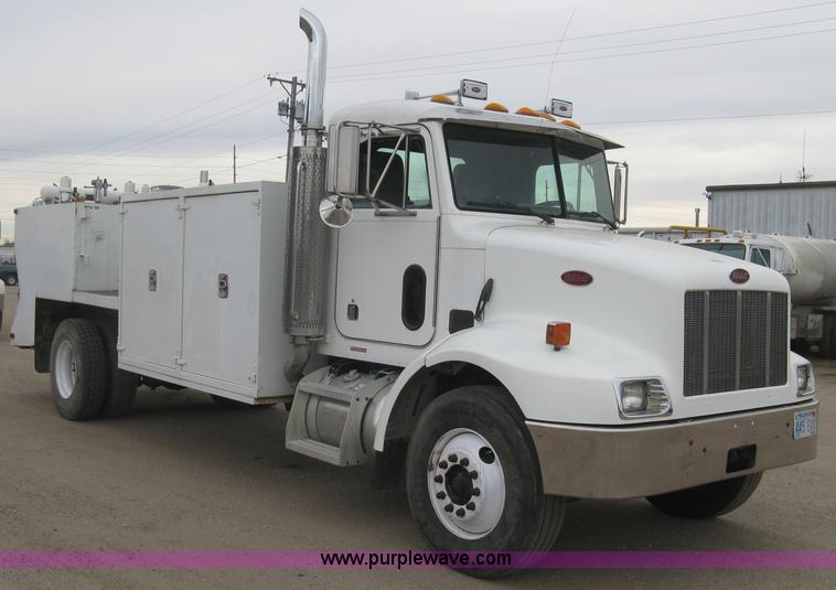 image for item J2976 2001 Peterbilt 330 service truck