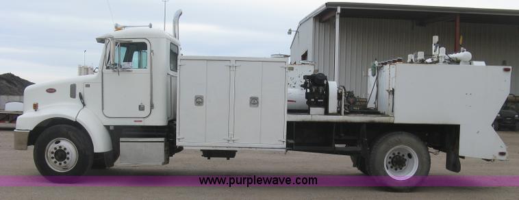 image for item J2976 2001 Peterbilt 330 service truck