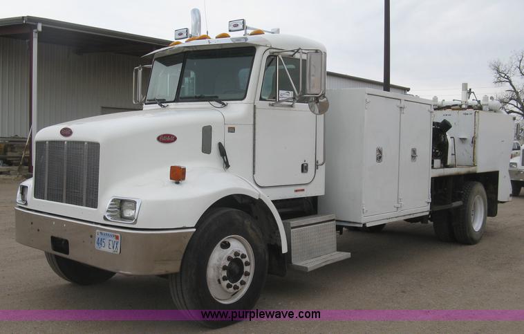 image for item J2976 2001 Peterbilt 330 service truck